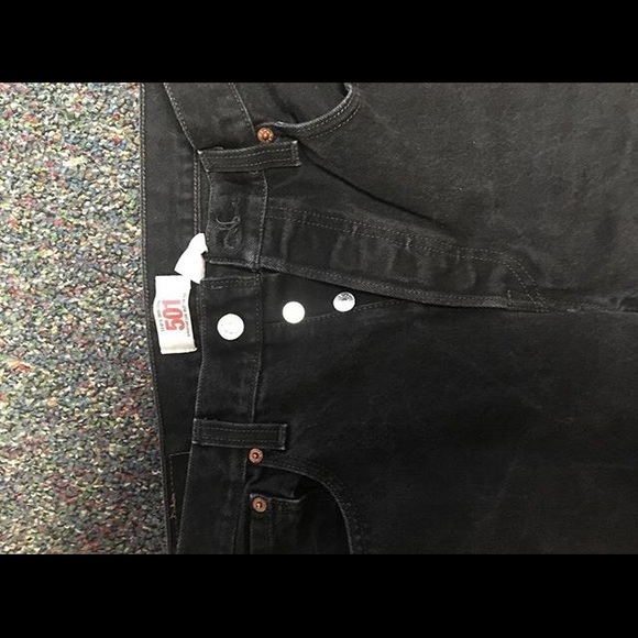 I am selling Levi 501 mom jeans - Picture 2 of 3